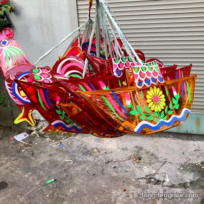 Lồng đèn giấy kiếng hình thuyền treo chùm